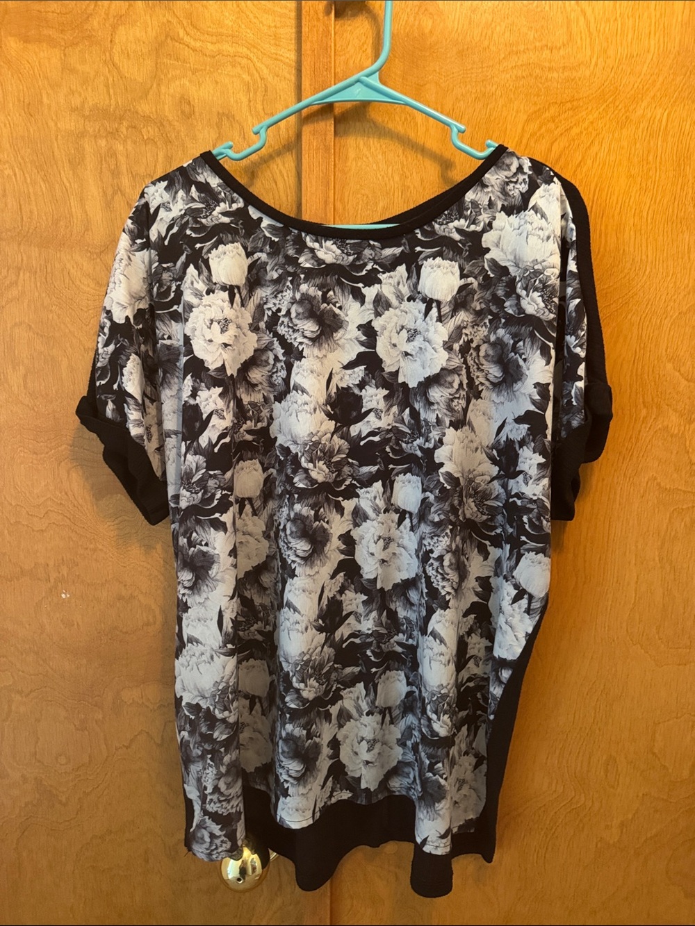 attention Black & White Floral Short Sleeve Tee